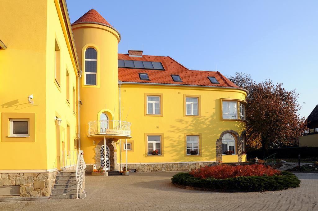 Apollon Hotel Valtice Buitenkant foto