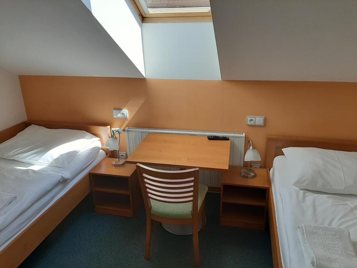 Apollon Hotel Valtice Buitenkant foto