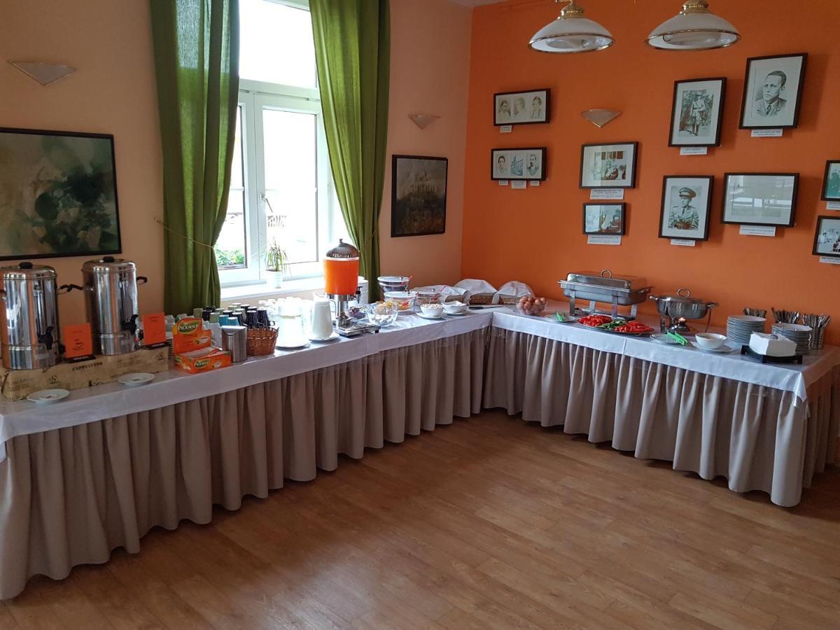 Apollon Hotel Valtice Buitenkant foto