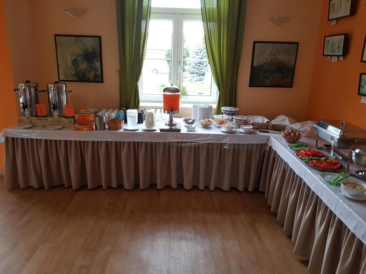 Apollon Hotel Valtice Buitenkant foto