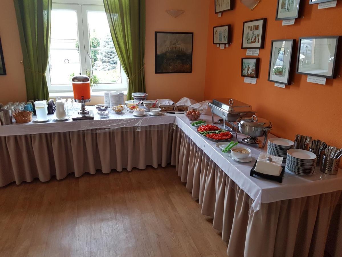 Apollon Hotel Valtice Buitenkant foto