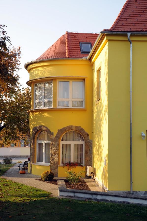 Apollon Hotel Valtice Buitenkant foto